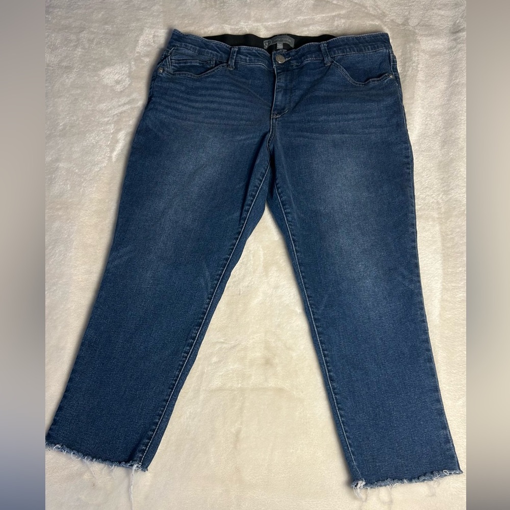 Wit & Wisdom Blue Jeans size 16P. Frayed at the hem